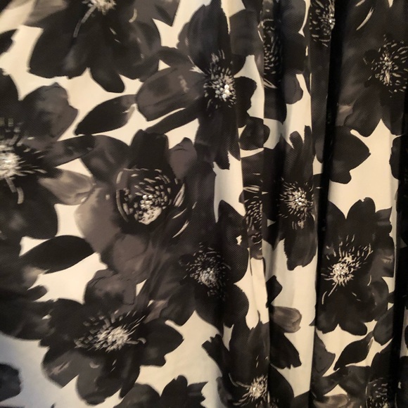 Roz & Ali Black and White Floral Skirt - Picture 4 of 5